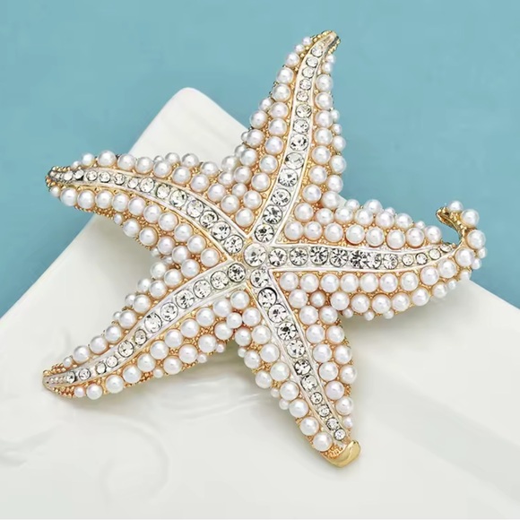Betsey Johnson Jewelry - Betsey Johnson Elegant Starfish Pearl Brooch